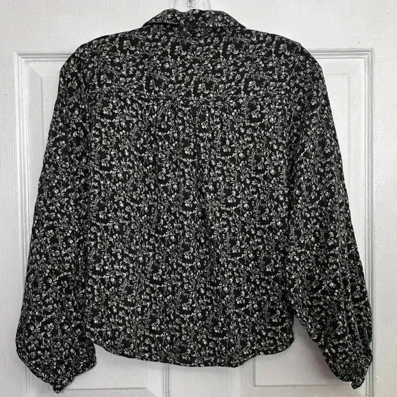 AMERICAN EAGLE OUTFITTERS Dark Olive Floral Button Down top | size small - Picture 3 of 9
